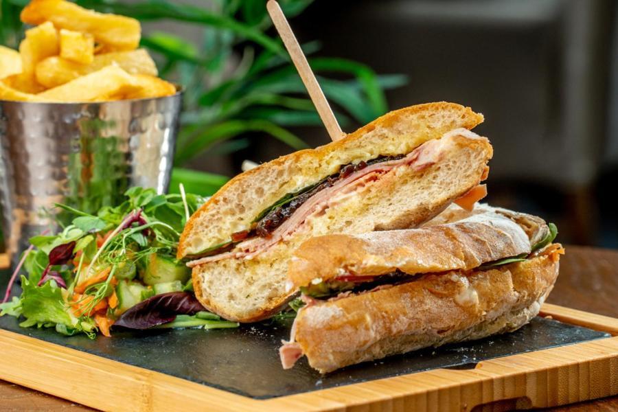 The Plough Inn ランデイロ エクステリア 写真